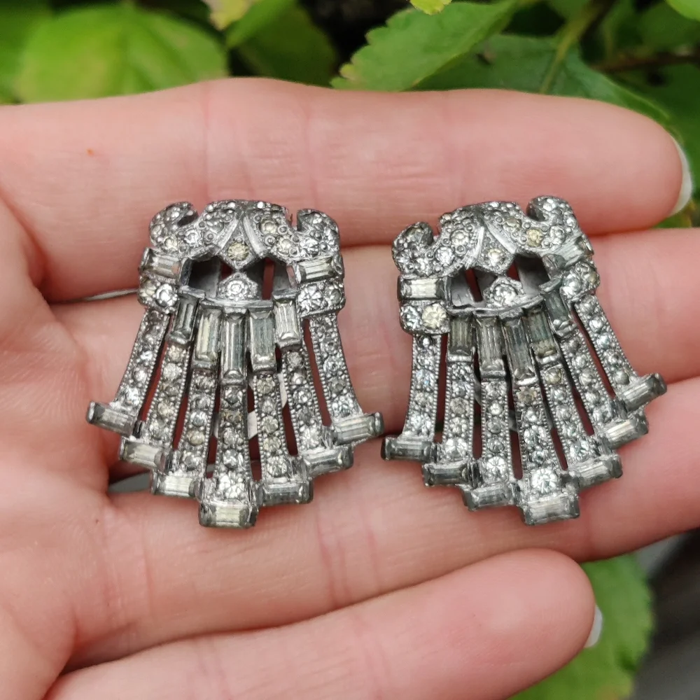 Hollywood 40s Glamour! Two Vintage Silver Crystal Dress Clips - Picture 12 of 12
